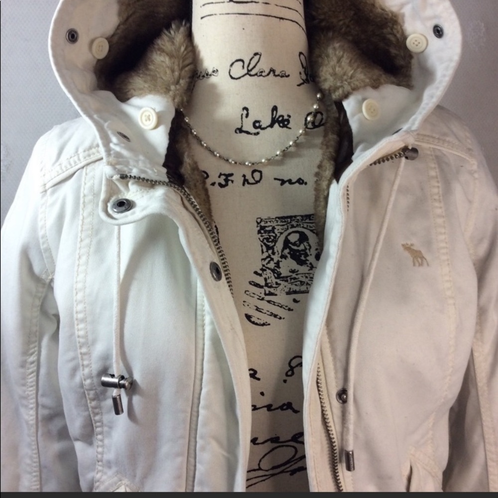 Abercrombie and fitch ivory faux fur lined jacket medium